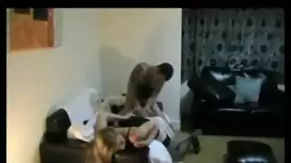 علاقة جنسية بين الأعراق خفية: زوجة تستمتع بقضيب الفحل الأسود الكبير