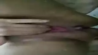 جلسة انفرادية شديدة: شاب شرقان ينيك كسها الضيق بعمق