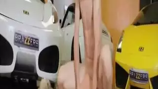 يمارس ندرب السيارات الجنس