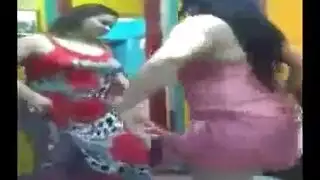 نسوأن ضخمة