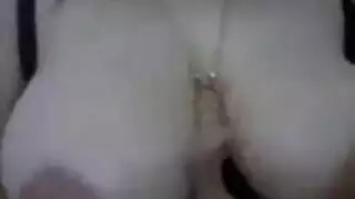 مثيرة ووحيدة – تصور خيالها الجنسي بالثديين