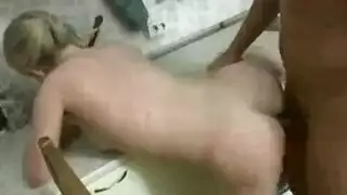 فتاة العزف المنفرد جميلة الشرج التثاؤب