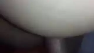 عربية ممتلئة تتعرض للضرب بقوة