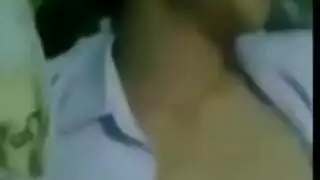 طالبة الثانوية هربت من المدرسة وراحت مع صديقها لبيت مهجور ضحك عليها وعايز ينيكها بكسها
