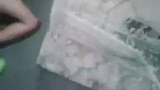 بنك مع عدة رجال