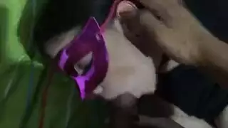 مصّة محرمة: الأخت تأخذ سائل أخيها سرًا