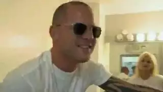 يمارس الجنس مع بعض بكره