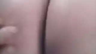 يصور طيزها