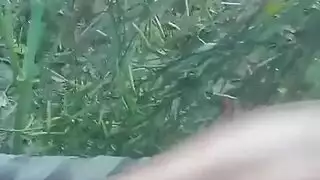 شباب مثيرون يمارسون الجنس بقوة في الطبيعة