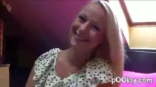 من شدة رغبتها راحت تفتح طيزها للزب حتى ينيكها
