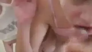 ثلاثية سحاقية فاجرة: لعق كس حتى النشوة