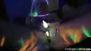 سكس مع الحيوانات: شابة تركبها فحل