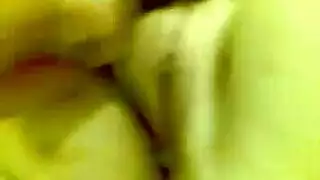 ربة منزل يائسة تريد سائلاً منويًا يملأ كسها
