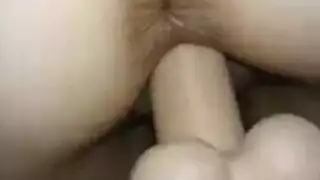 ملء كل الفتحات بالفم والأصابع
