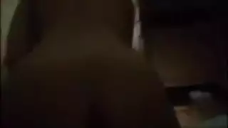 ثدييها الكبيرين يشتتان انتباهه أثناء الجنس الشرجي الخشن