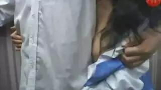 عاهرة ذات مؤخرة فقاعية تُصفع وتُثقب