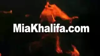 فتاة جميلة تريده عنيفًا وخامًا