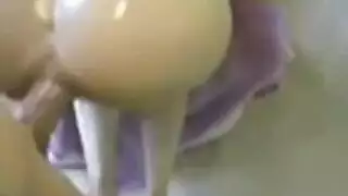 جميلات مصغرات في جنس جماعي إباحي