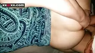 عراقي يشارك زوجتة مع صديقة سكس مصري