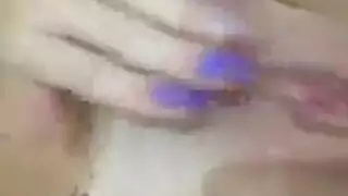 عير كبير يوسع مؤخرة عملاقة في مشهد إباحي