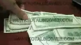 نحيفة شقراء تحصل على اختراق ثلاثي من رجال مجهزين