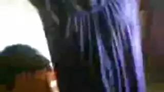 مصة قضيب مخضرمة لديها مشكلة