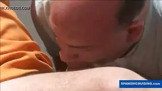 قذف داخلي علني محفوف بالمخاطر: القضيب الأسود الكبير يخصّي عاهرة شابة مستعدة