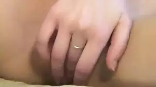 تلعب في صدرها وكتب الحليب واضح