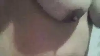 لحس سحاقي على أثداء صغيرة جافة