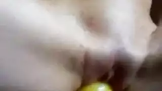 فرج واسع يستقبل زجاجة في جلسة الكاميرا الساخنة هذه