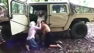 سكس في السيارة مع محجبة: تقفيش عميق وكشف عاري كامل