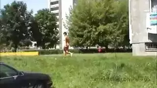 مراهقة عارية قانونياً في مشهد حمام مشبع بالبخار