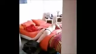 فتاة سوداء تنورة ساغي الثدي