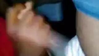 فتاة يابانية متحولة تأخذ قضيباً ضخماً