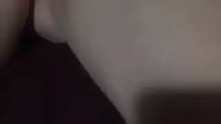 توم ينيك حبيبته