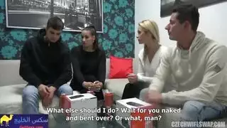 يدعك بظر زوجته