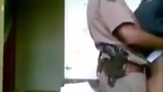 زوجته شرطية ينيكها في العمل