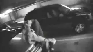اختبار حدودها الشرجية: إباحي في الفصل عاري تمامًا