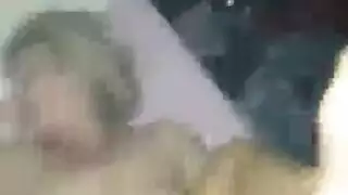 عابرة خبيرة تركب بقوة من شاب