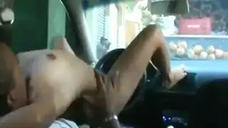 عاهرة منحرفة تركب زبًا سريعًا وعنيفًا