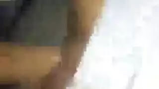 فتاة شابة توقظ نائب الرئيس بحلق عميق وجنس عنيف في منتجع