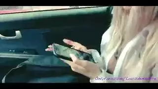 إباحية علنية: شقراء موشومة تأخذ وجهًا منكوحًا بزي لاتكس