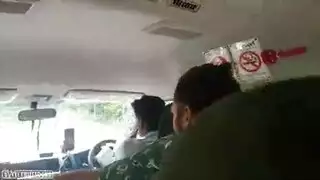 هوس جنسي مثلث: تلعق كسها المبلل بعنف