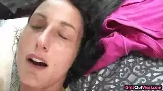 ممتدة وممزقة لأقصى درجة من الإيلاج