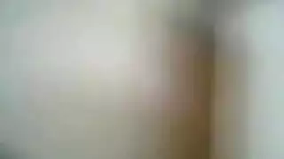 زوجة مدللة تتوسل لتصوير جنسي صريح في غرفة النوم