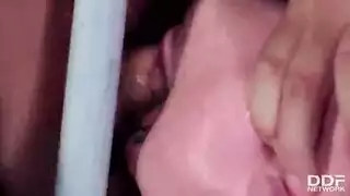 ابن يغتصب اخته في الغرفه