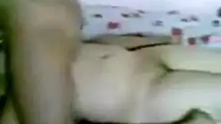 جلسة جنسية صريحة لفتاة مصرية ذات ثدي كبير في الأعلى