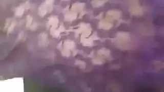 فتاة عراقية تبدأ بثاً مباشراً لتحرك أصابعها في فرجها السمين الكريمي