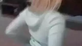نجارة ميلة ساخنة تتعرض للطرق بقوة