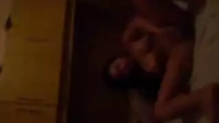 عاهرات كرة القدم يسجلن أهدافًا إباحية في غرفة الملابس